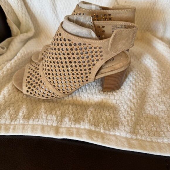 Kim Rogers Memory Foam Peep Toe Sandals - Picture 5 of 6